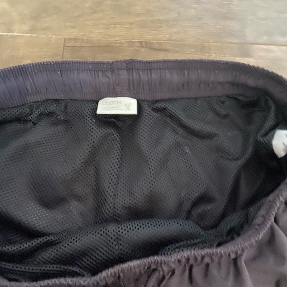 Cute Urban Outfitters parachute style shorts - Picture 5 of 5